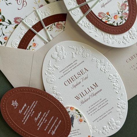 CARTA PLENA DESIGN / CAMILA DIAS on Instagram: "Chelsea & Billy’s invitation was likely the most classic & romantic design we have ever created, and we’re here for it! -  The design was built upon the concept “Vintage European Meets New York Chic,” where the fusion of styles, colors, and textures work together to convey an intimate, warm, and dreamy experience ( partly already seen in their Save the Date design). — The formal invitation is constructed in oval layers with contrasting tones with a subtle decadence touch. The typography brings modern romance to the composition with fonts that are both feminine & masculine, tying in a seamless conversation between the couple’s storyline, the venue, and their wedding day.  — The sculpted embossing borders, velvet ribbons, and custom-painted flo Oval Wedding Invitation, Victorian Wedding Invitations, Confetti Ideas, Save The Date Vintage, New York Chic, Embossed Invitations, Embossed Wedding Invitations, Save The Date Design, Feminine Masculine