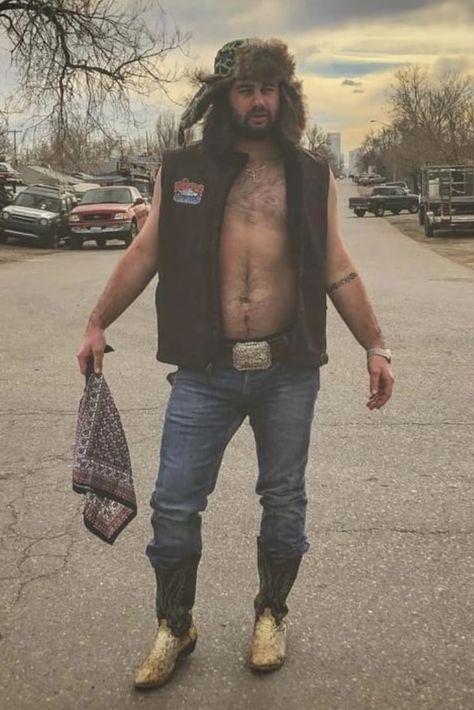 Funny Koe Wetzel Pictures, Koe Wetzel Background, Koe Wetzel Aesthetic, Koe Wetzel Wallpaper, Cowpoke Aesthetic, Koe Wetzel Tattoos, Concert Outfit Men, Koe Wetzel, Grunge Western