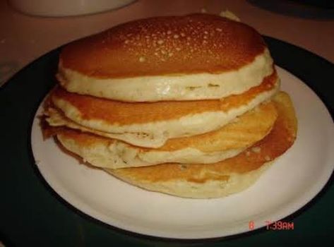 Light as Air Pancakes for Two"I made these for the first time... Essen, Small Batch Pancakes, Pancakes For One, Pancakes For Two, Single Serving Recipes, Just A Pinch Recipes, Mug Recipes, Just A Pinch, Buttermilk Pancakes