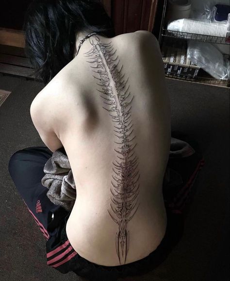 Backpiece Tattoo, Tattoos Infinity, Grunge Tattoo, Sigil Tattoo, Tattoos Geometric, Creepy Tattoos, Tattoo Style Drawings, Spine Tattoo, Back Tattoo Women