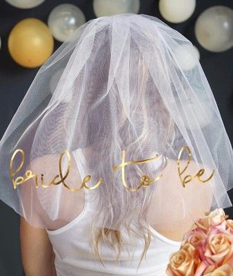 10 No Brainer Bachelorette Gift Ideas Bridal Shower Veil, Bachelorette Party Veils, Bachelorette Veil, White Bachelorette, Barbie Bachelorette, Party Veil, Hen Party Dress, Bride Costume, Awesome Bachelorette Party