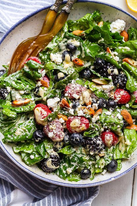 Mixed Berries Spinach Salad Recipe - A fresh Berry Feta spinach salad that’s simple, healthy and SO delicious! - #recipe by #eatwell101 Leafy Greens Recipes, Easter Side Dishes Recipes, Keto Lunches, Spinach Salad Recipes, Low Carb Salad, Low Carb Side Dishes, Keto Side Dishes, Yummy Salad Recipes, Spinach Recipes