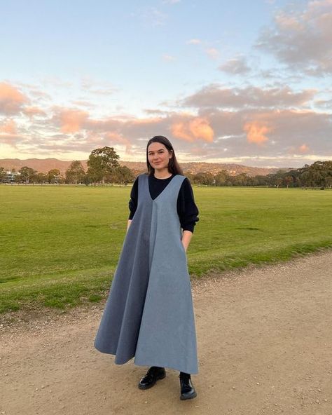 Melody on Instagram: "Finally got some photos of my two tone denim Ora Pinafore this afternoon on our walk around the park 🌷 Pattern: #OraPinafore @soften_studio Fabric: Upcycled denim from @wearethefabricstore Sewing Machines: @jukidomesticau #sewing #orapinafore #softenstudio #pinafore #denim #winterstyle #slowfashion #sewingpattern #slowsimplestyle #denimstyle #denimdress #luvdenim #doubledenim" Ora Pinafore, Denim Pinafore Dress Outfit, Pdf Dress Pattern, Pinafore Dress Outfit, Corduroy Pinafore Dress, Denim Pinafore Dress, Ny Outfits, Denim Pinafore, Apron Sewing Pattern