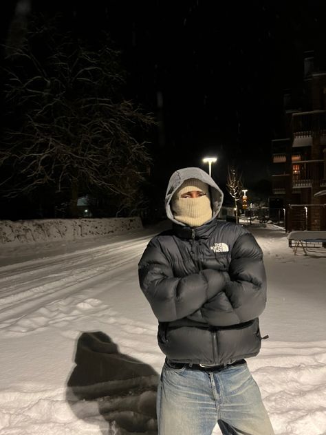 Winter Aesthetic Men Outfit, Arcteryx Toque Outfit, Snow Fits Men, Ig Pics Ideas Men, Winter Fits Men, Winter Drip, Best Winter Jackets, Serie Bmw, Snow Outfit