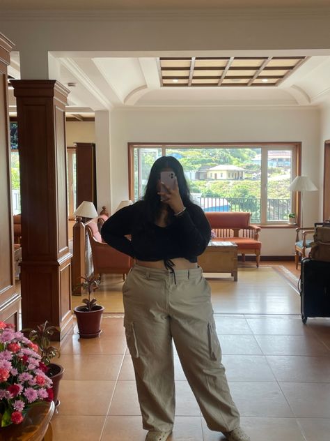 Cargo Pants Outfit Plus Size, Khaki Cargo Pants Outfit, Beige Cargo Pants Outfit, Pants Outfit Plus Size, Plus Size Outfit Ideas, Beige Cargo Pants, Outfit Plus Size, Khaki Cargo Pants, Plus Size Outfit