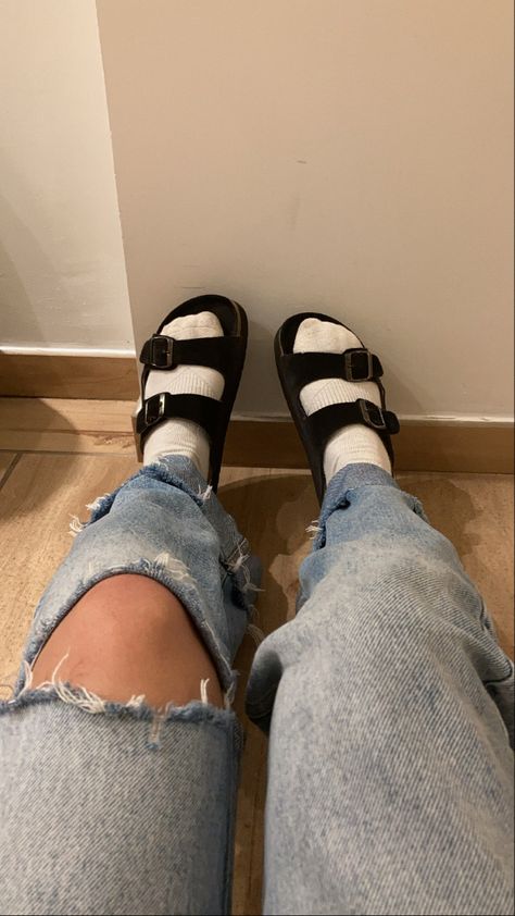 Sandals With Socks Outfit, Socks With Birkenstocks, Feminine Street Style, Birkenstock Sandals Outfit, Sandals Outfits, Sandals Outfit Summer, Sandals With Socks, Jesus Sandals, Socks Outfit