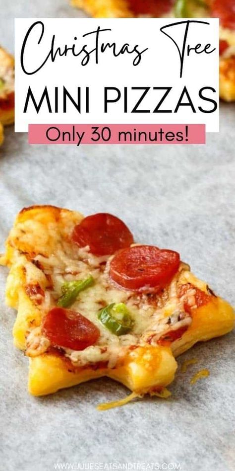 Christmas Tree Mini Pizzas are a 30 minute easy appetizer recipe perfect for holiday parties! Make these a tradition on Christmas Eve. The kids will love them! Xmas Nibbles, Special Appetizers, Home Ideas Decoration, Xmas Appetizers, Holiday Apps, Light Cheesecake, Diy Decorating Ideas, Tree Decoration Ideas, Pizza Crusts