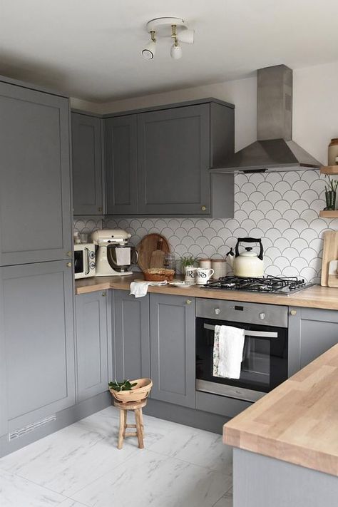 Tiles For Grey Kitchen, Grey Wood Kitchen Ideas, Howdens Small Kitchen, Grey Kitchen Oak Worktop, Grey Kitchen Wood Worktop, Oak And Grey Kitchen, Small Kitchen Grey, Grey And Oak Kitchen, Kitchen Grey Wood