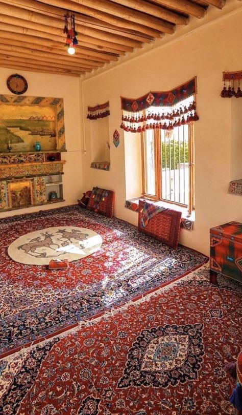 Closet Offices, Arabian Decor, Persian Decor, Amazing Interior Design, Persian Architecture, Small Couch, Persian Culture, Iranian Art, Dream House Decor