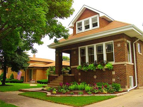 Cottage vs. Bungalow - What's the difference? | Ask Difference Gothic Style Architecture, South Side Chicago, Chicago Bungalow, Bungalow Style House, Chicago Pictures, Chicago House, Brick Construction, Bungalow Renovation, Vintage House Plans