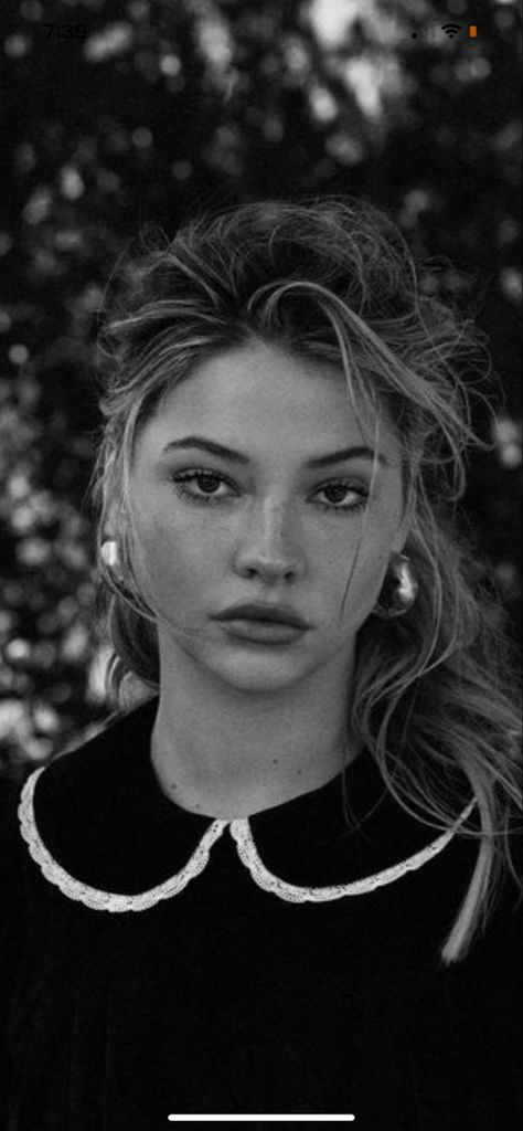 Madelyn Cline Portrait, Madeleine, Madyline Cline Aesthetic, Madelyn Cline No Makeup, Madeline Cline Wallpaper, Powerful Women Characters, Madelyn Cline Black And White, Madeline Cline Aesthetic, Madelyn Cline Side Profile