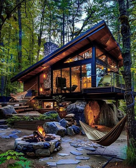 Beautiful Homes In The Woods, Dreamy Houses In The Woods, Tiny Home Mountains, Houses In The Woods Modern, Pnw House Aesthetic, Mountain Home Outdoor Space, Modern Cabana Design, Home In Woods Aesthetic, Jungle Cabin Design