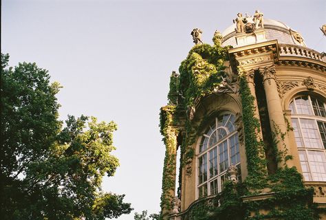 Budapest, Hungary Spring Court Aesthetic, Court Aesthetic, Dream Escape, Spring Court, Casas Coloniales, To Infinity And Beyond, Beautiful Buildings, Narnia, Fantasy World