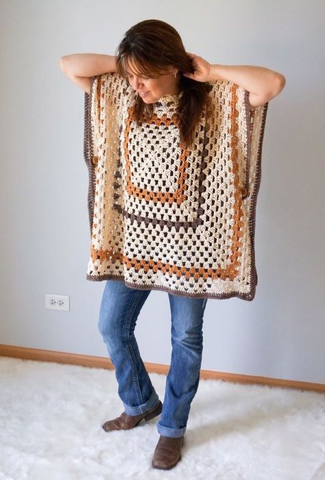 Granny Square Poncho, Pola Rok, Poncho Au Crochet, Crochet Wrap Pattern, Poncho Patterns, Crochet Poncho Free Pattern, شال كروشيه, Crochet Poncho Patterns, Poncho Pattern