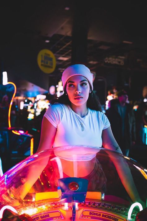 Anime Inspired Photoshoot, Arcade Picture Ideas, Arcade Portraits, Corner Store Photoshoot, Arcade Aesthetic Photoshoot, Arcade Shoot, Arcade Fashion, Carnival Photoshoot, Arcade Photoshoot