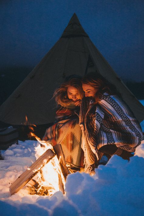 Winter Campfire, Snow Campfire, Winter Camping Photography, Sitting Around A Campfire, Camp Fire Couple Photography, Tent Camping Aesthetic Couple, Campfire In Snow, Winter Camping Gear, Snow Camping