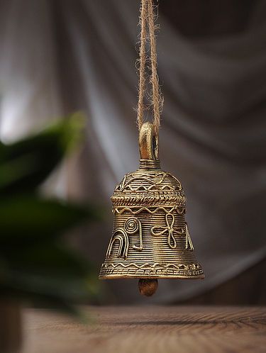 Dokra Art, Oil Lamp Centerpiece, Dhokra Art, Temple House, Antique Bell, Bell Art, Diy Leaves, Diy Pendant Necklace, Mandala Art Therapy