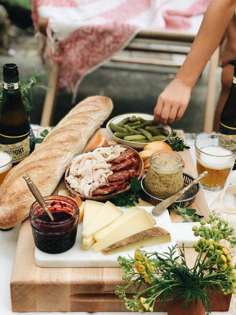 The Ploughman's Lunch | Bev Cooks Plowman's Platter, Ploughmans Lunch Platter, Shared Lunch Ideas, Lunch Entertaining Ideas, Ploughmans Platter, Coronation Food, European Lunch, English Lunch, Lunch Platter