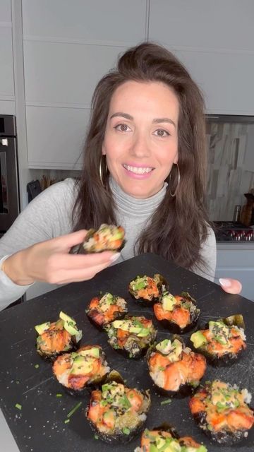 Stella Drivas 🇬🇷🇺🇸 on Instagram: "These Spicy Salmon Rice Muffins are going viral on social media and well worth it. My family and I love sushi and this little dish delivers BIG. I hope you try them! IB: @kalejunkie @torminell Full recipe is on: HungryHappens.Net Καλή Όρεξη 💙🇬🇷💙" Salmon Muffins, Sushi Rice Muffins, Salmon Muffin Cups, Salmon Cupcakes, Salmon Cup Recipes, Salmon Muffin Recipe, Salmon Cups, Sushi Muffin Recipe, Sushi Muffins