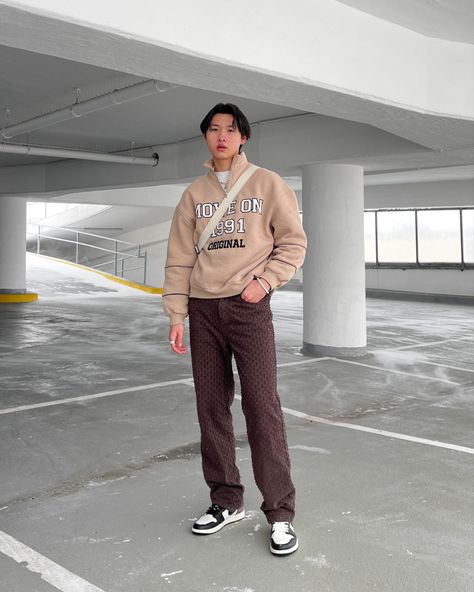 Brown Joggers Outfit, Edgy Outfits Men, Chinos Men Outfit, Brown Pants Men, Brown Pants Outfit, Brown Joggers, Streetwear Inspiration, Pants Outfit Men, Black Men Street Fashion