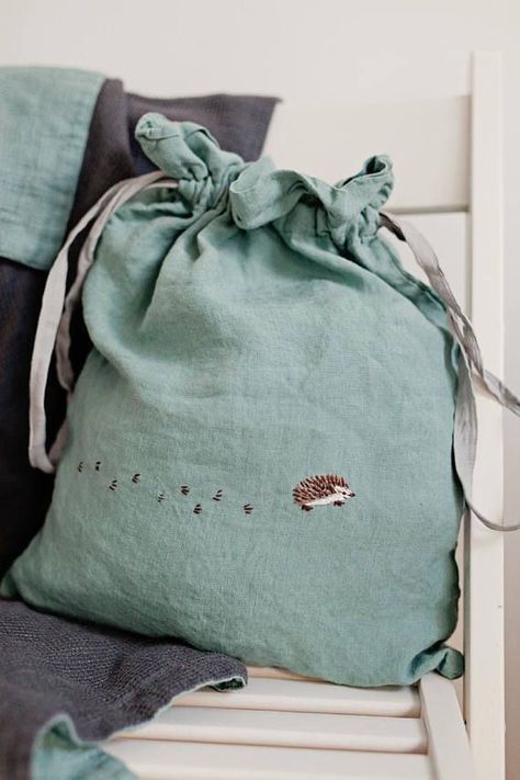 Gift Bag Storage, Linen Pouch, Embroidery Bags, Pola Sulam, Simple Embroidery, 자수 디자인, Hand Embroidery Art, Eyes Makeup, Hand Embroidery Stitches