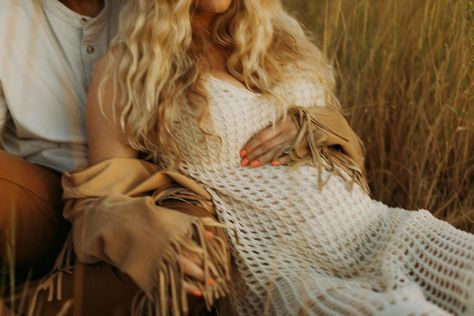 Maternity Set Outfit, Laid Back Maternity Photos, Boho Maternity Outfits, Desert Maternity Shoot, Desert Maternity Photos, Maternity Announcement, Boho Maternity Photos, Outdoor Maternity Photos, Maternity Photoshoot Outfits