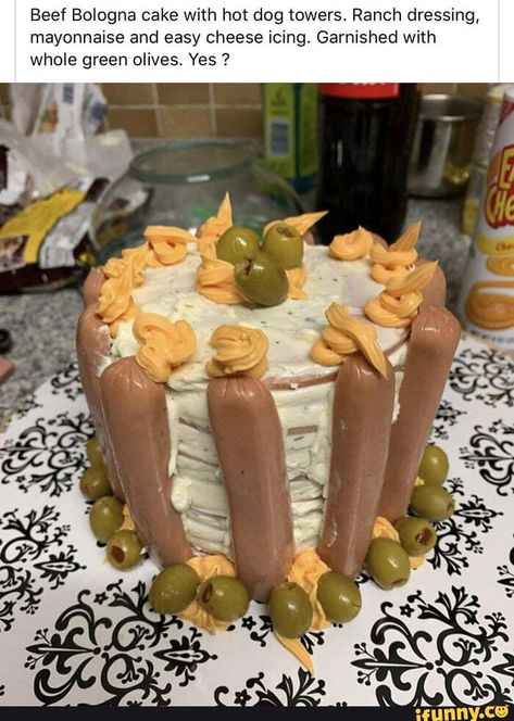 Found on iFunny Bologna Cake, Gross Cakes, Ugly Food, Ugly Cakes, Cake Fails, Gross Food, Food Memes, Easy Cheese, Dessert Ingredients