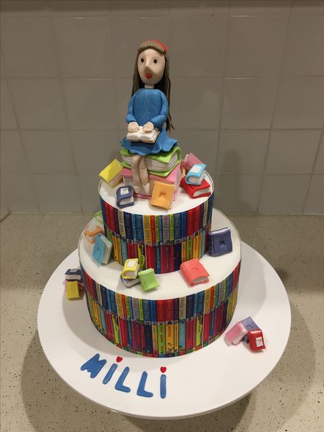 Matilda Birthday Cake, Matilda Birthday Party, Matilda Party Ideas, Matilda Party, Library Cake, Musical Birthday Party, Matilda Cake, Book Themed Birthday Party, Cake Book