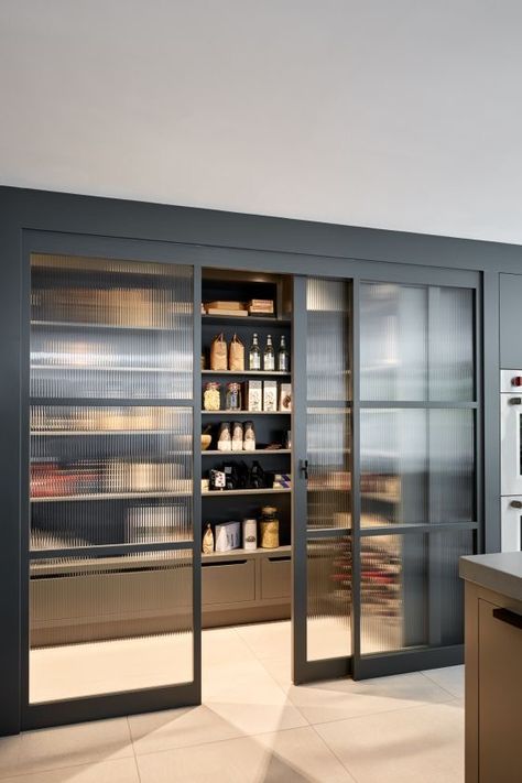 Most Beautiful Kitchens Modern, Industrial Pantry Design, Industrial House Kitchen, Pantry Industrial, Kitchen Wall Storage Ideas, Close Kitchen, Manhattan Kitchen, New York Kitchen, Pantry Room