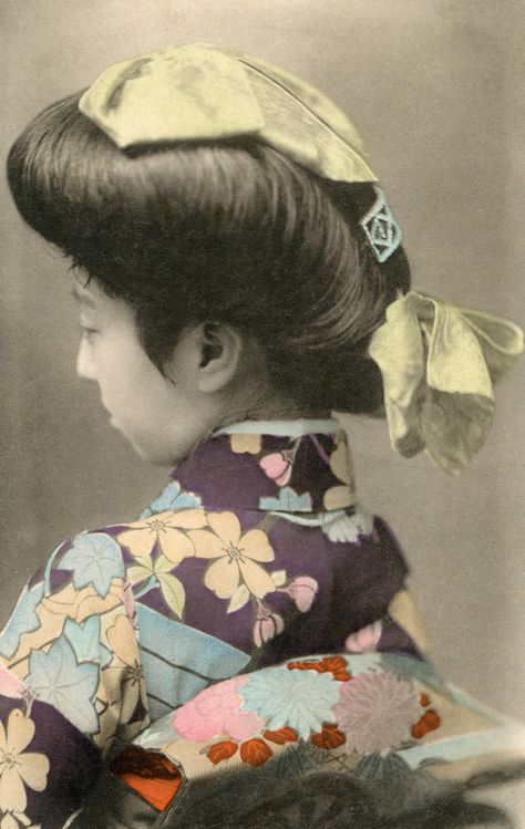 Hairstyles 1900, Western Hairstyles, Victorian Postcards, Taisho Period, Old Portraits, Kimono Pattern, Pattern Books, Japanese Fashion, Fashion History