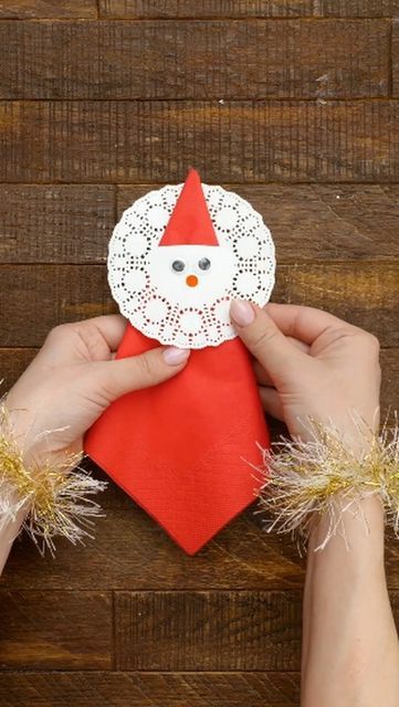 Christmas Napkin Crafts, Cool Christmas Decorations, Kersfees Idees, Beautiful Napkin Folding, Christmas Food Crafts, Easy Diy Hacks, Cool Christmas, Handmade Christmas Crafts, Fun Christmas Decorations