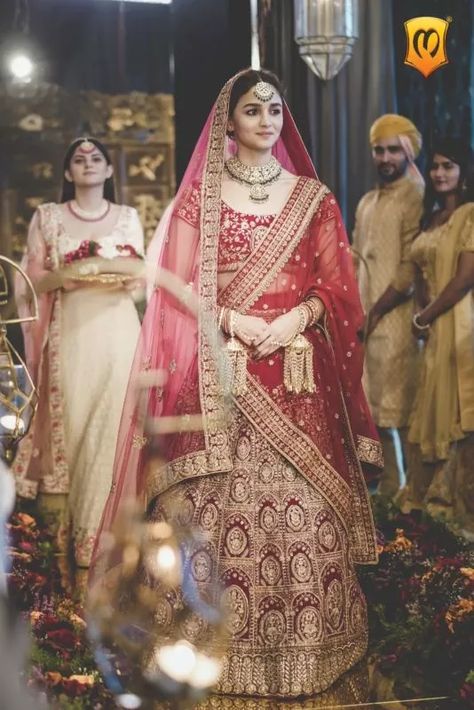 #Trending: The Bridal Lehenga Labels To Look Out For Your Upcoming Wedding | WedMeGood Alia Bhatt Red Lehenga, Alia Bhatt Wedding Lehenga, Alia Bhatt Bridal Look, Alia Bhatt Wedding Looks, Alia Bhatt Wedding, Aliya Bhatt, Pengantin India, Perhiasan India, Indian Bride Outfits