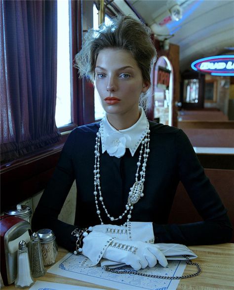 Photo Queer Vintage, Visualization Board, Vogue Collection, Set Life, Daria Werbowy, Editorial Inspiration, Vogue Magazine Covers, Magazine Vogue, Fashion Archive