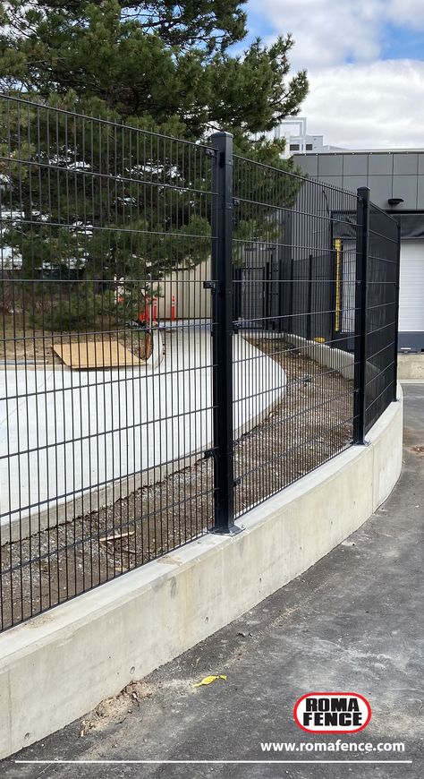 Security Fencing Ideas, High Security Fence, Electric Fence Ideas, Security Fence Residential, Uređenje Dvorišta, Uredenje Dvorista, Security Fencing, Perimeter Security, Snow Fence