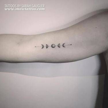 30 Best Moon Phase Tattoo Ideas & Minimalist Crescent Moon Tattoos For Your Next Ink | YourTango Moon Cycle Tattoo, Auto Tattoo, Moon Phases Tattoo, Tattoo Moon, Magical Moon, Tattoos Infinity, Crescent Moon Tattoo, Finger Tattoo Designs, Tattoo Trend