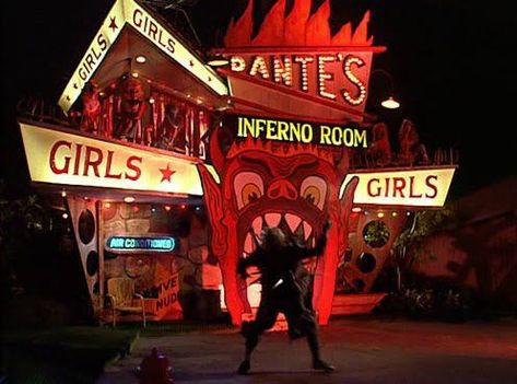 Beetlejuice brothel Beetlejuice Girl, Beetlejuice House, Beetlejuice Movie, Beetlejuice Halloween, Geena Davis, Dantes Inferno, Tim Burton Movie, Movie Facts, Michael Keaton