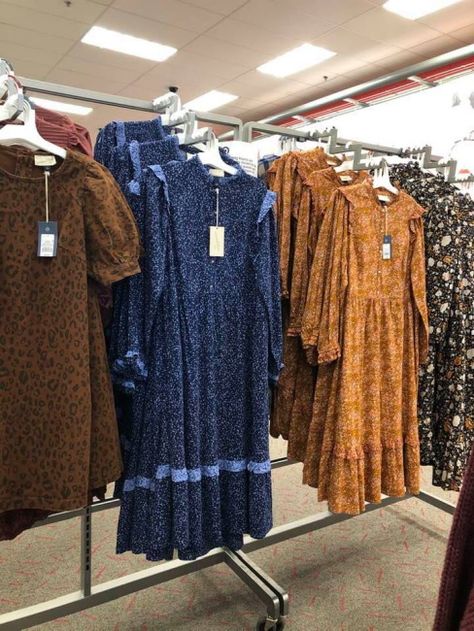 Target's New Line Of "Prairie Dresses" Inspire Hilarious Viral Photo Shoot | Filter Free Parents 19th Century Dresses, Ugly Dresses, Prairie Dresses, Century Dress, Target Dress, Target Dresses, Seriously Funny, Funny Captions, Prairie Style