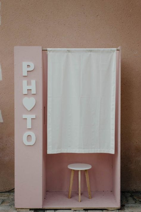 Diy Photo Booth, Photo Booths, Pink Photo, Diy Photo, Fun Diy, Junebug Weddings, Kids Wallpaper, Towel Rack, Photo Booth