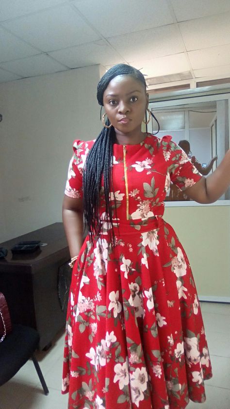 Chiffon Office Gown Styles, Cooperate Chiffon Gown, Flower Chiffon Gown Styles In Nigeria, Chiffon Office Gowns For Women, Floral Chiffon Short Gown Styles In Nigeria, Flower Material Gown Styles, Materials Gown Style, Lace Dress Classy, Long African Dresses