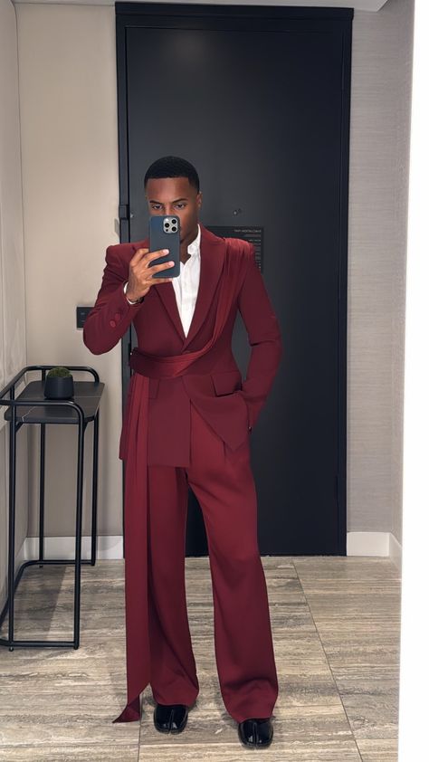 Cool Suit Designs Men, Masquerade Ball Mens Outfit, Boys Prom Dress, Red Formal Wear Men, Men Fashion Influencer, Hollywood Semi Formal Outfit, Mens Wedding Outfit Ideas, Men’s Corset Outfit, All Red Men Outfit