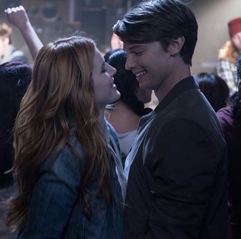 Midnight Sun Movie, Patrick Schwarzenegger, Tragic Love Stories, Romantic Films, Movie Couples, Bella Thorne, Midnight Sun, All Movies, Romantic Movies