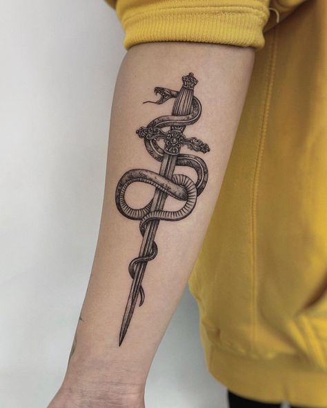 Tattoo of a detailed sword with a snake wrapped around it. Black and grey, detailed, fineline, microrealism tattoo. Vintage Aesthetic Tattoos, Snake And Dagger Tattoo, Black And White Snake, Snake Tattoos, Aesthetic Tattoos, Dagger Tattoo, White Snake, Vintage Aesthetic, Black And White