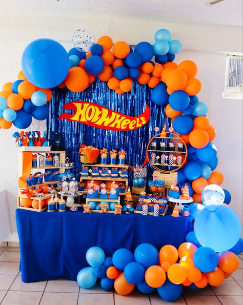 Hot Wheels Treat Table, Hot Wheels Birthday Table Decor, Hot Wheels City Birthday Party Ideas, Hot Wheel Decorations Party Ideas, Hot Wheel Dessert Table, Got Wheels Birthday, Hot Wheels Candy Table, Hot Wheels Birthday Balloon Arch, Hot Wheels Theme Birthday Party Decorations