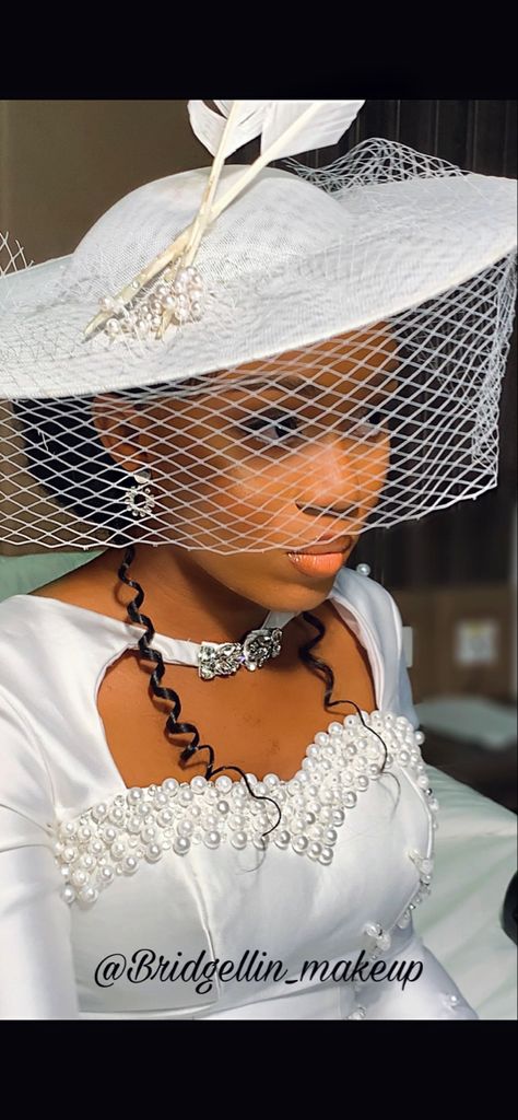 Court Wedding bridal look Fascinator Hats Outfit, Lady Outfits, African Bridal Dress, Classy Hats, Court Wedding, Minimalist Bride, Bridal Fascinator, Natural Face Skin Care, Mode Turban