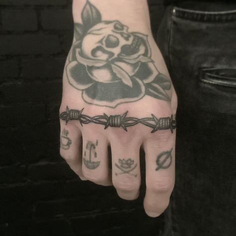 Finger Tattoos Barbed Wire, Barbed Tattoo Wire, Barb Wire Knuckle Tattoo, Barbed Wire Knuckle Tattoo, Barb Wire Hand Tattoo, Nuckle Tats Men, Barbed Wire Hand Tattoo, Tattoo Fingers, Barb Wire Tattoo