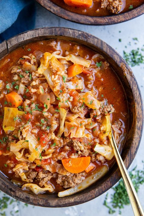 Cabbage Roll Soup Recipe made with ground beef, vegetables and tomato broth. This simple recipe includes all the flavors of cabbage rolls in soup form! A healthy weeknight meal the whole family will love. Stuffed Cabbage Soup, Unstuffed Cabbage Roll Soup, Hearty Soup Recipes, Slow Cooker Lentils, Cabbage Roll Soup, Cabbage Roll, Soup With Ground Beef, Roasted Cabbage, Tomato Broth