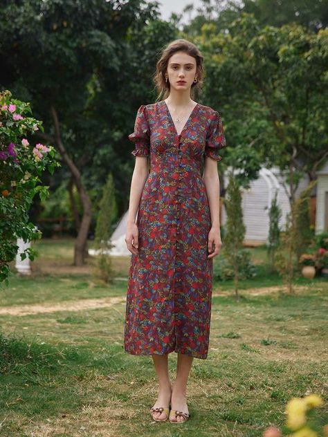 806beafe154032a5b818e97b4420ad98desc44274104ri Mode Retro, Simple Retro, Red Maxi, Retro Mode, Vestidos Vintage, 여자 패션, Everyday Dresses, Printed Maxi, Mode Inspiration