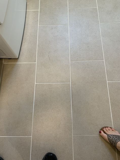 Large Rectangular Tile Patterns, Rectangle Bathroom Tiles, Rectangle Tile Patterns, Rectangle Tile Bathroom, Rectangle Tile Floor, Cheap Bathroom Flooring, Tile Arrangement, Greige Bathroom, Bathroom Floor Tile Patterns