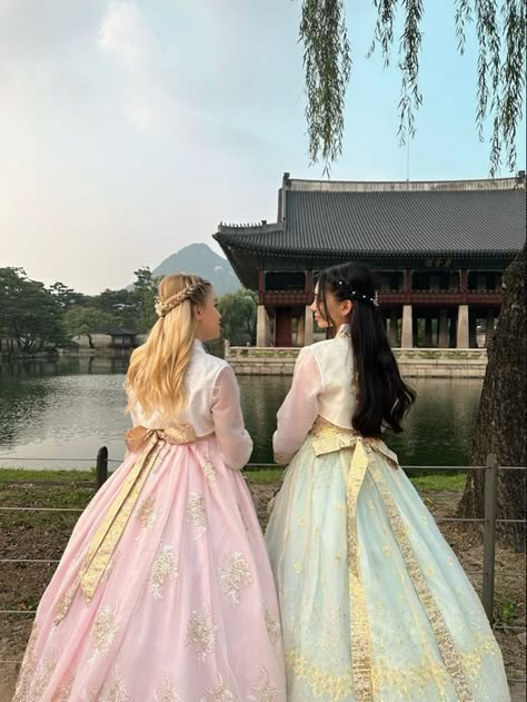 Korea Hanbok Aesthetic, Seoul Aesthetic Outfits, Trip To Korea Aesthetic, Seoul Travel Aesthetic, Korean Hanbok Aesthetic, Korea Trip Aesthetic, South Korea Clothes, South Korea Hanbok, Seoul Korea Aesthetic