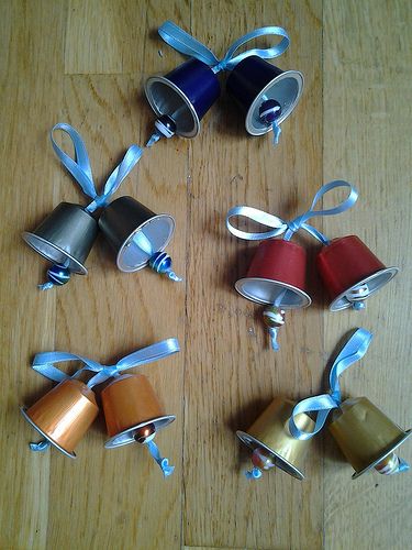 Campañas con envases de café! K Cup Crafts, Coffee Pods Crafts, Nespresso Diy, Nespresso Crafts, Plaid Christmas Decor, Noel Diy, Cup Crafts, Xmas Diy, Coffee Capsules